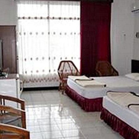 Hotel Santosa Malang Buitenkant foto