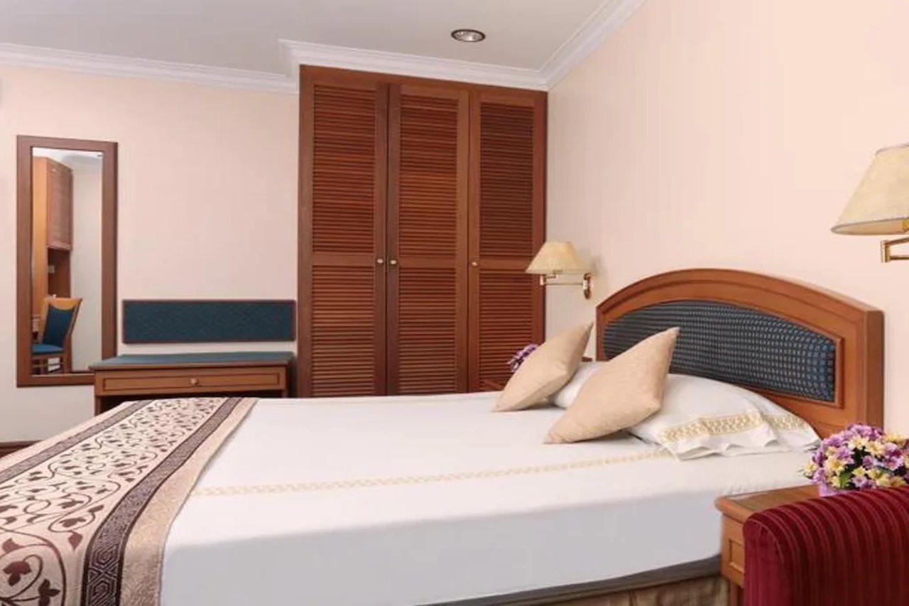 Hotel Santosa Malang Buitenkant foto