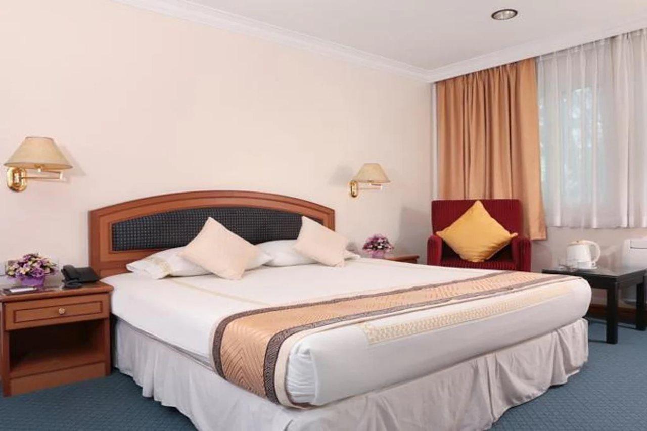 Hotel Santosa Malang Buitenkant foto