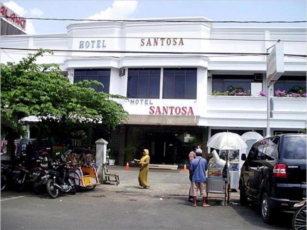 Hotel Santosa Malang Buitenkant foto