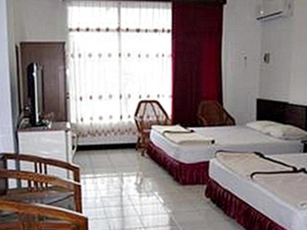 Hotel Santosa Malang Buitenkant foto