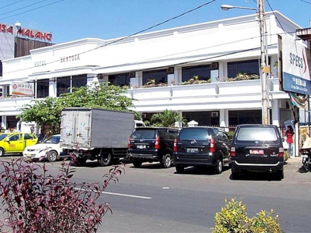 Hotel Santosa Malang Buitenkant foto