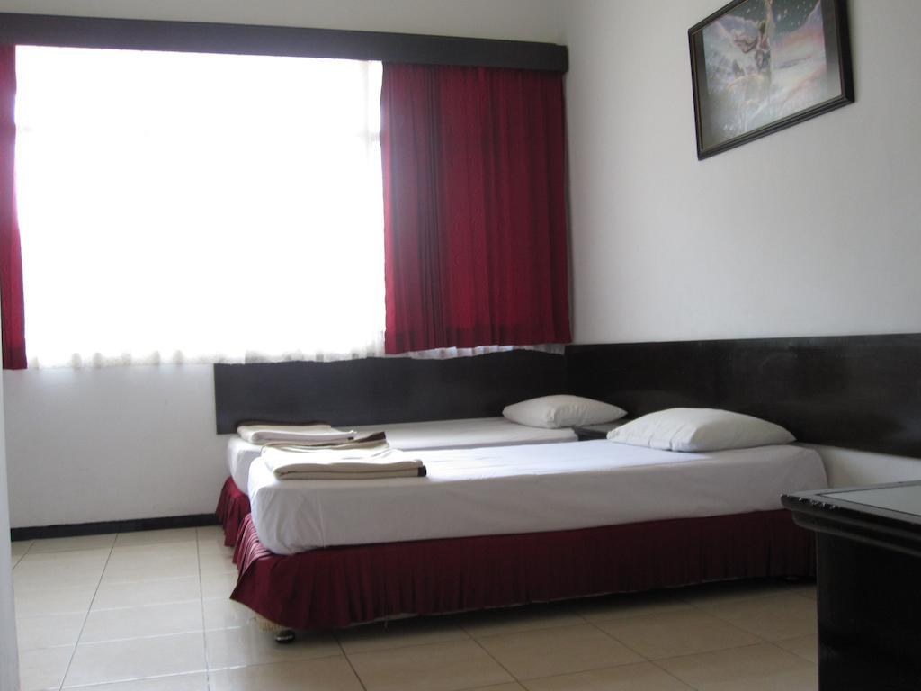 Hotel Santosa Malang Kamer foto