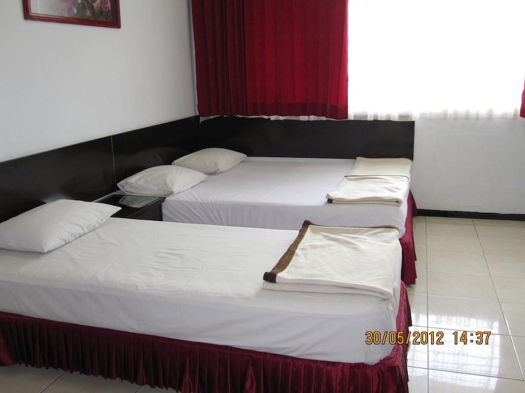 Hotel Santosa Malang Kamer foto